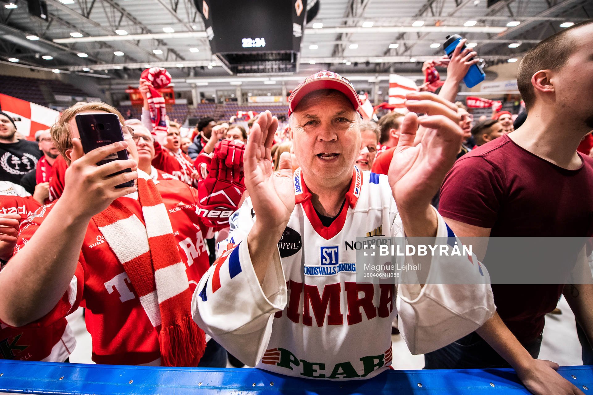 Timrå supportrar jublar