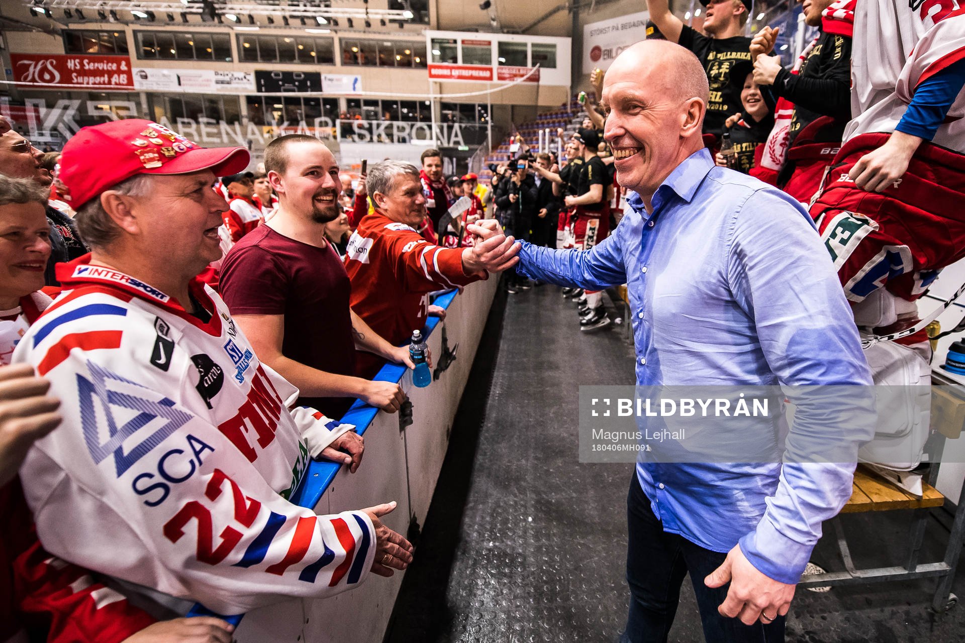 Timrås tränare Fredrik Andersson jublar