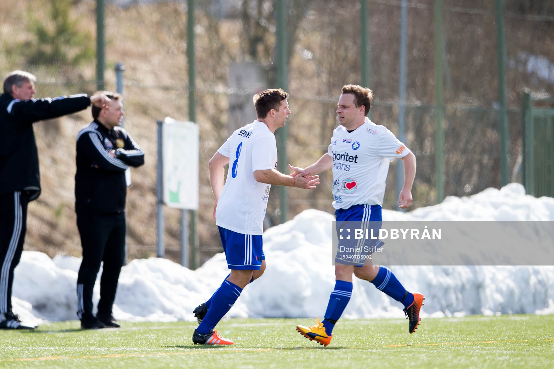Öjersjös tränare Anders Svensson byter in sig själv under fotbollsmatchen i division 5 mellan Öjersjö och Hönö den 7 augusti 2018 i Göteborg.