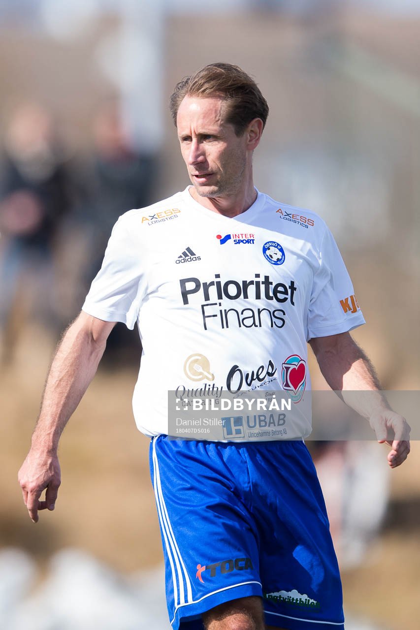 Öjersjös Johan Karlsson under fotbollsmatchen i division 5 mellan Öjersjö och Hönö den 7 augusti 2018 i Göteborg.