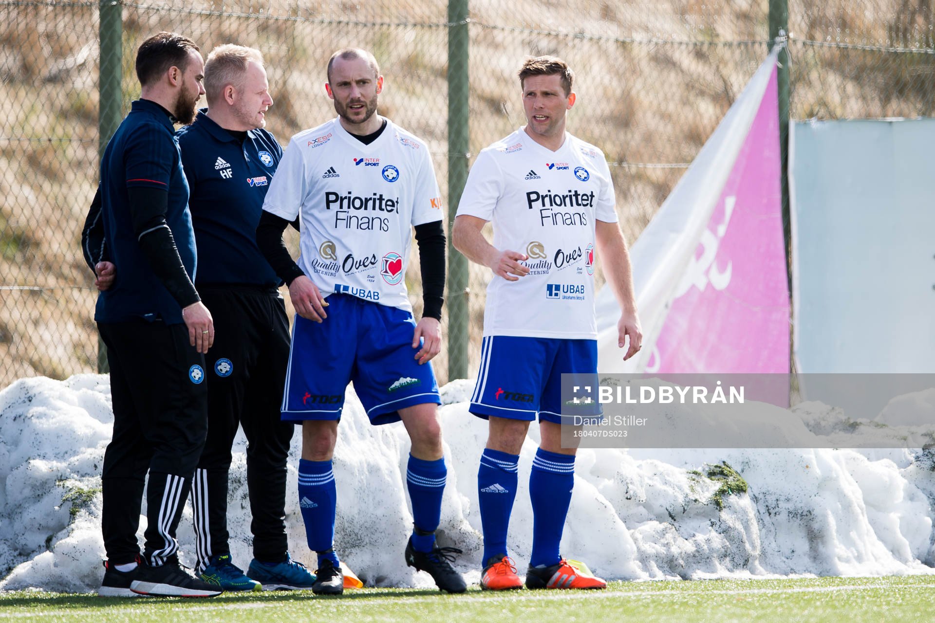 Öjersjös tränare Anders Svensson på väg att byta in sig själv under fotbollsmatchen i division 5 mellan Öjersjö och Hönö den 7 augusti 2018 i Göteborg.
