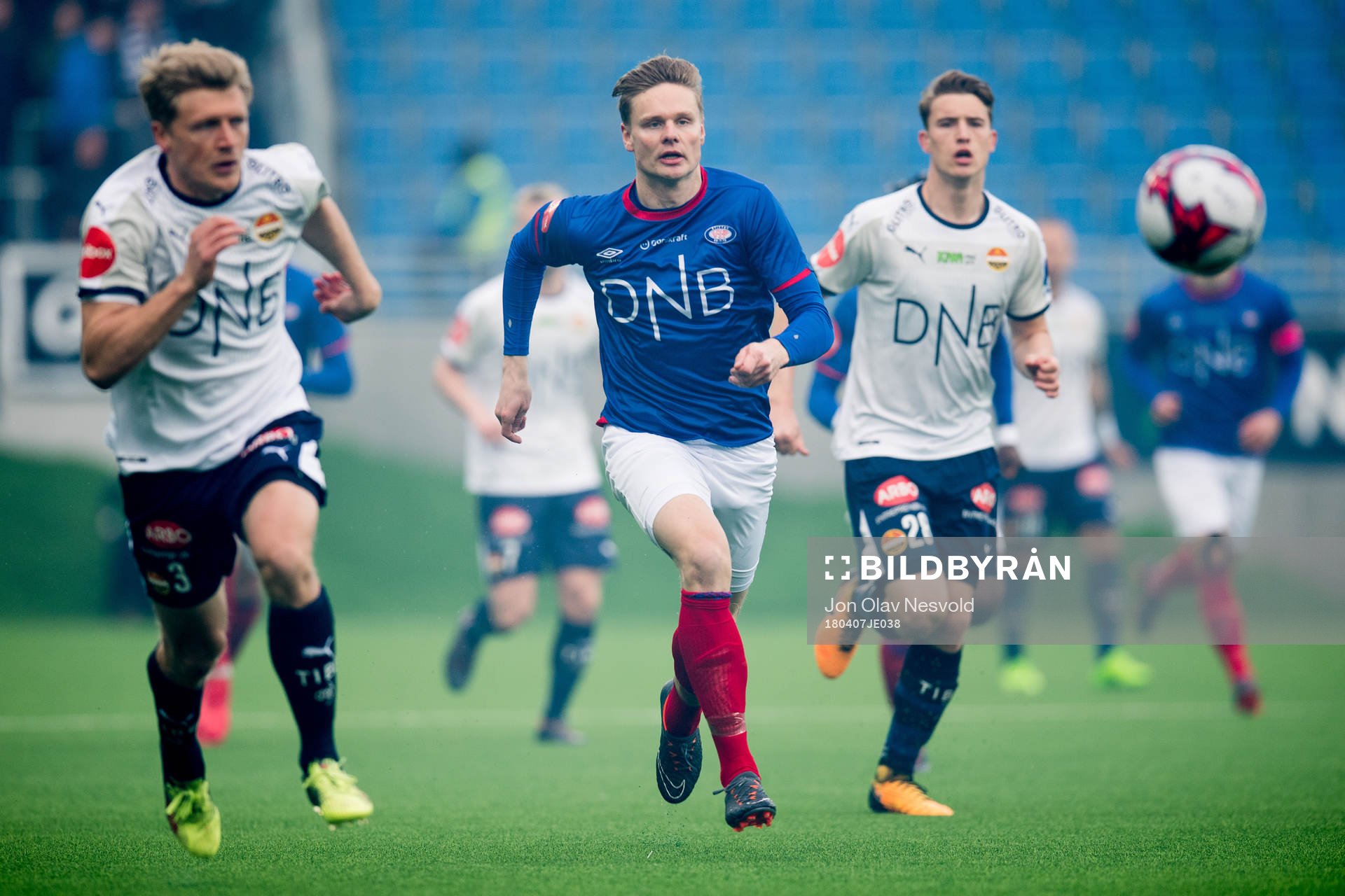 Simen Juklerød of Vålerenga and Marius Høibråten of