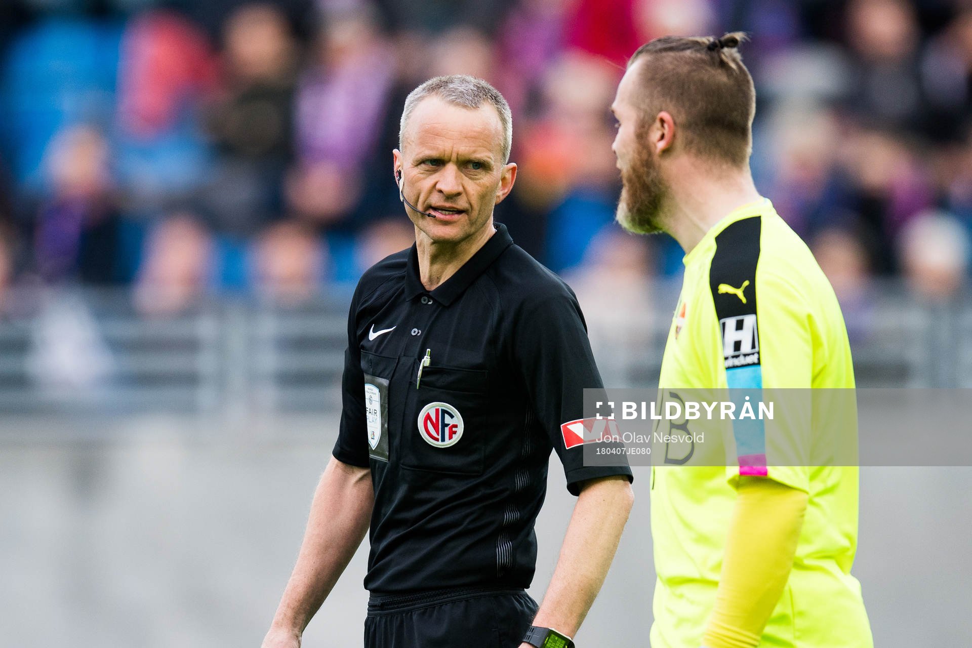 Tommy Skjerven, referee, and goalkeeper Espen Bugge