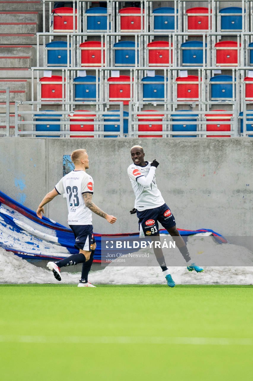 Tokmac Nguen of Strømsgodset celebrates 2-1 with his