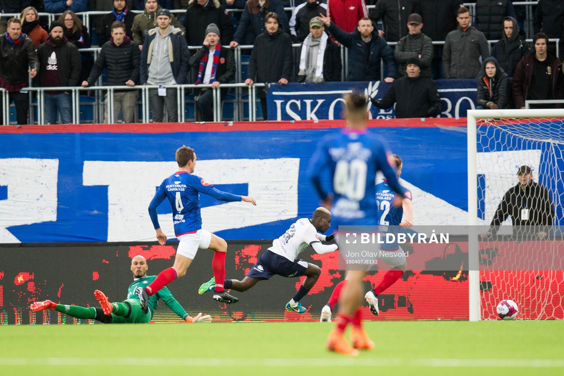 Goalkeeper Adam Larsen Kwarasey of Vålerenga and Tokmac