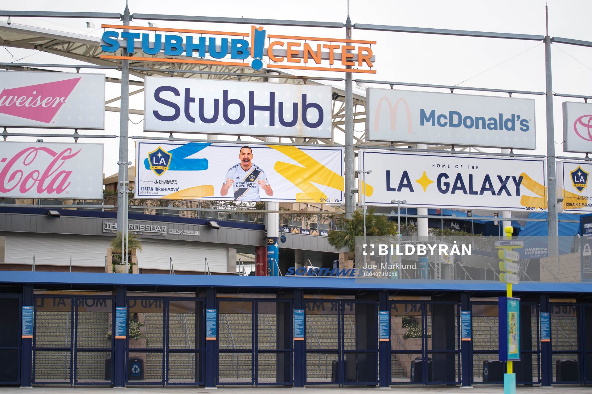 En affisch med Zlatan Ibrahimovic hänger på Stubhub