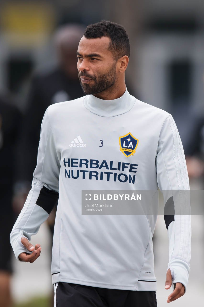Ashley Cole på väg till MLS-laget LA Galaxys träning