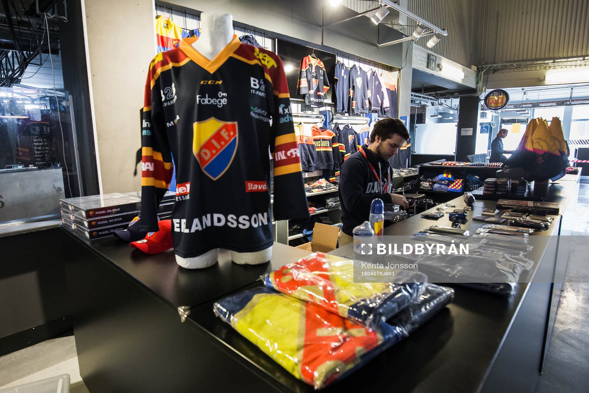 Djurgårdens souvenirer innan semifinal 3 i SM-slutspelet i