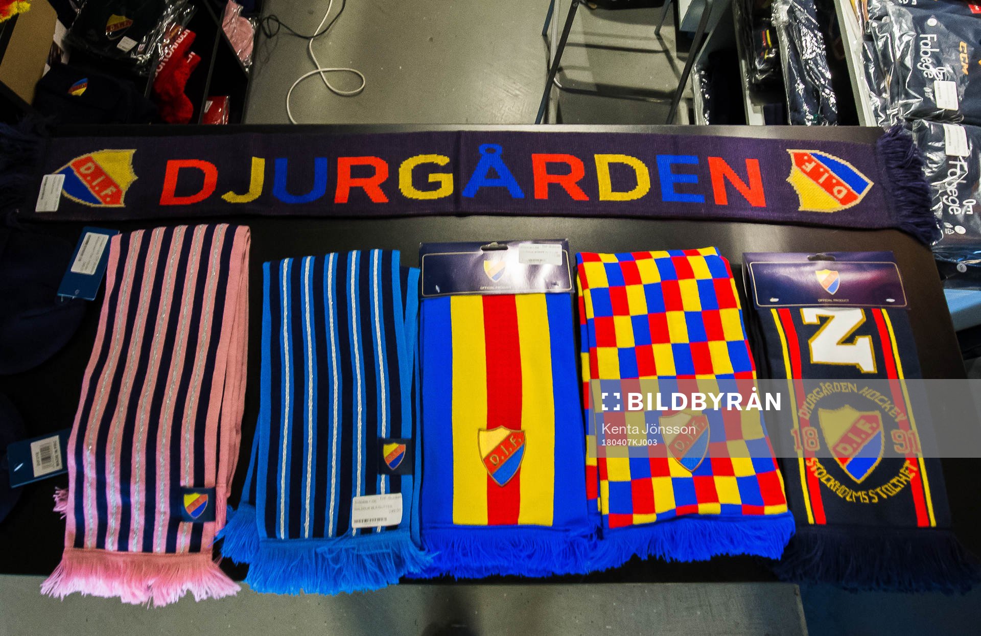 Djurgårdens souvenirer innan semifinal 3 i SM-slutspelet i