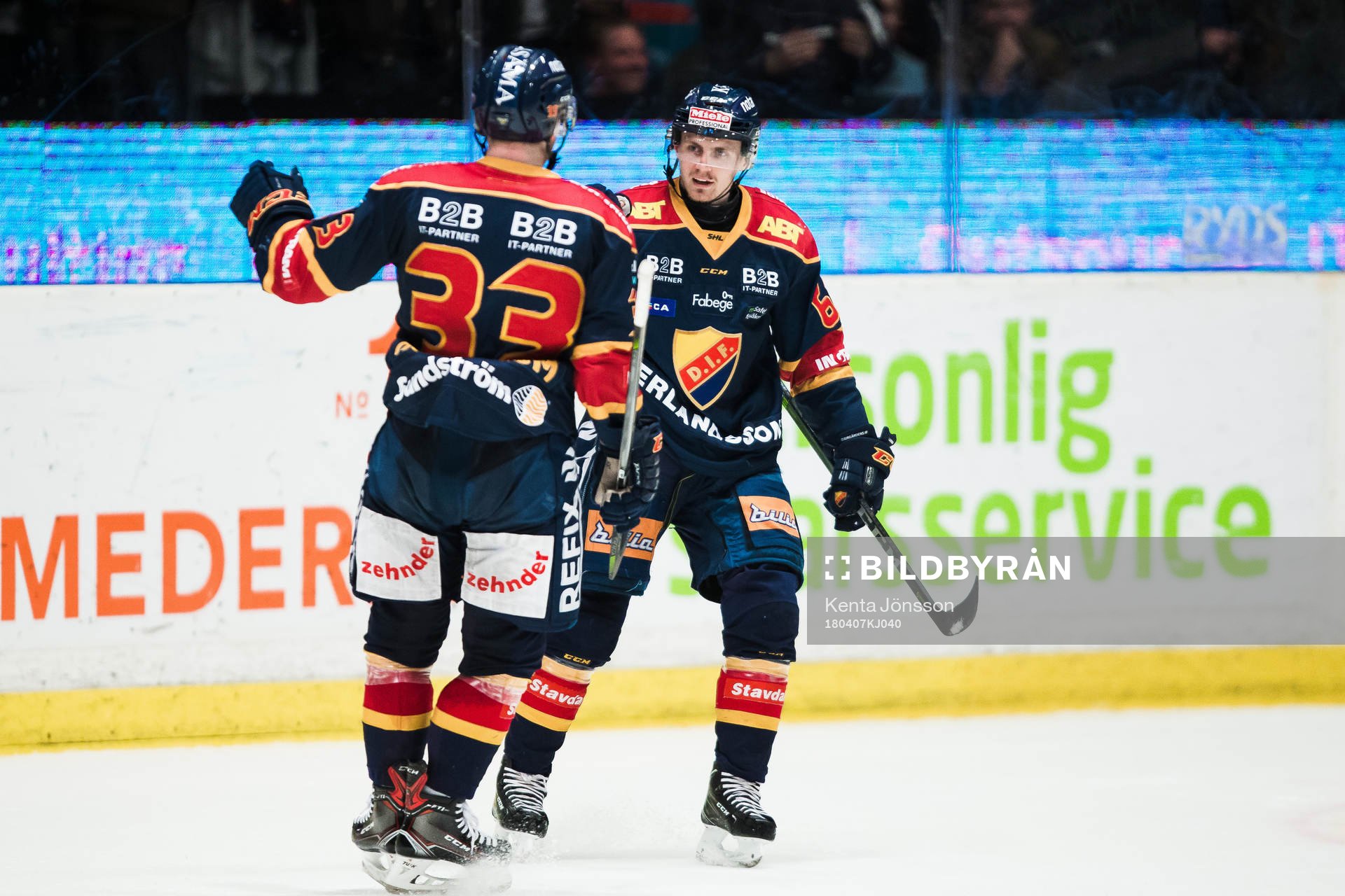 Djurgårdens Markus Ljungh jublar med Linus Hultström