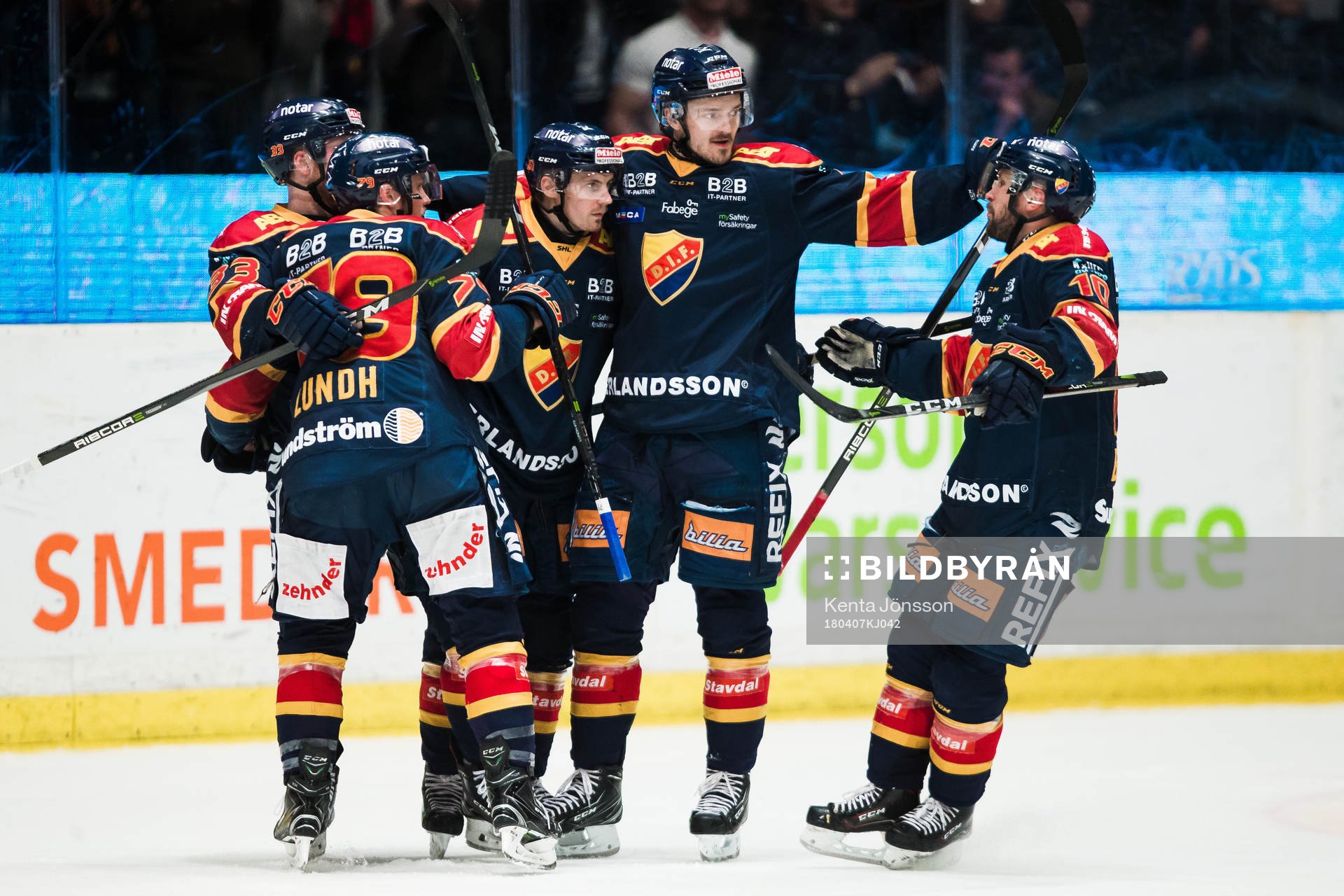 Djurgårdens Markus Ljungh jublar med Marcus Högström och