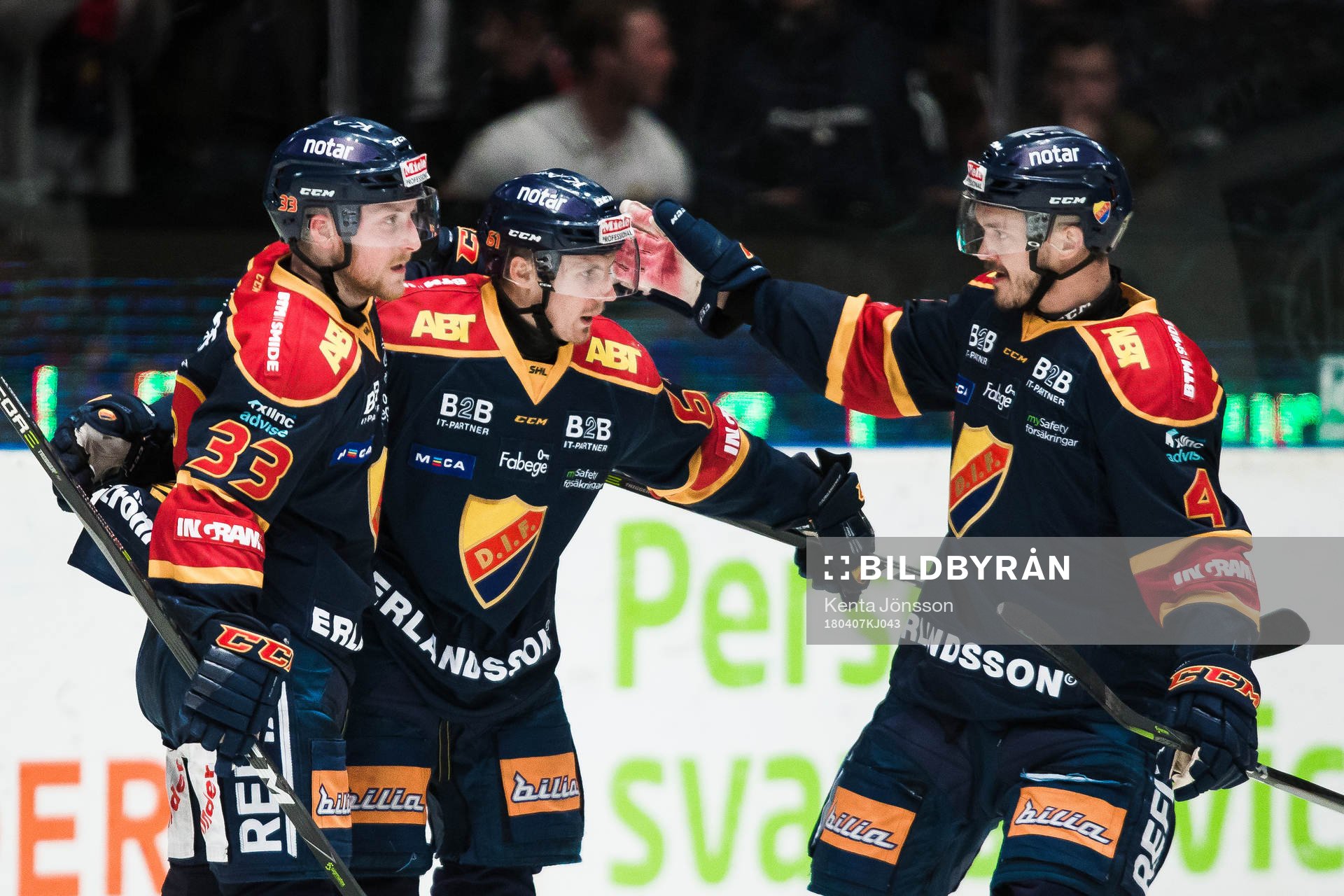 Djurgårdens Markus Ljungh jublar Linus Hultström och