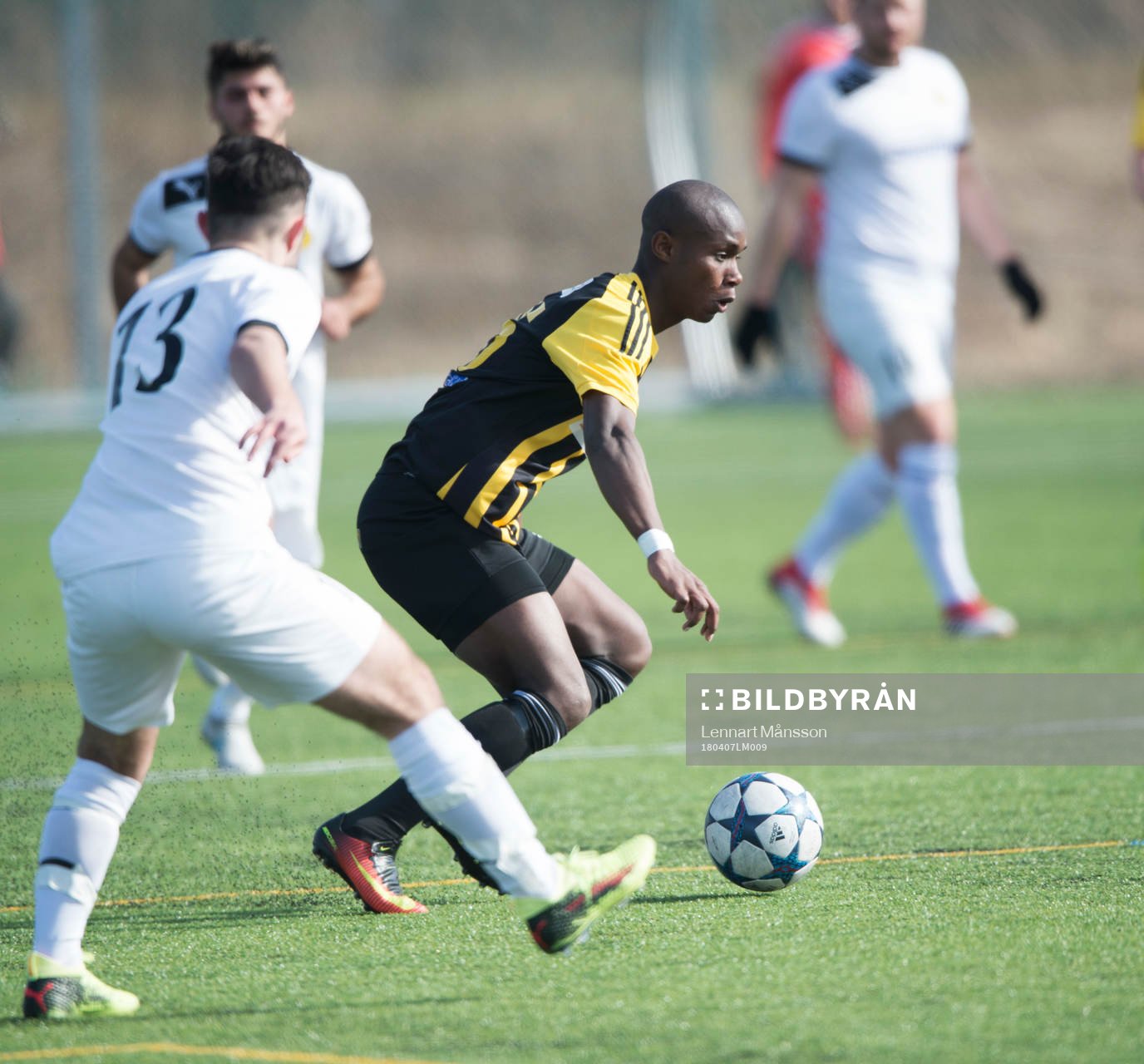 IFK Hässleholms Carl Mujaguzi i matchen i div 2 Östra