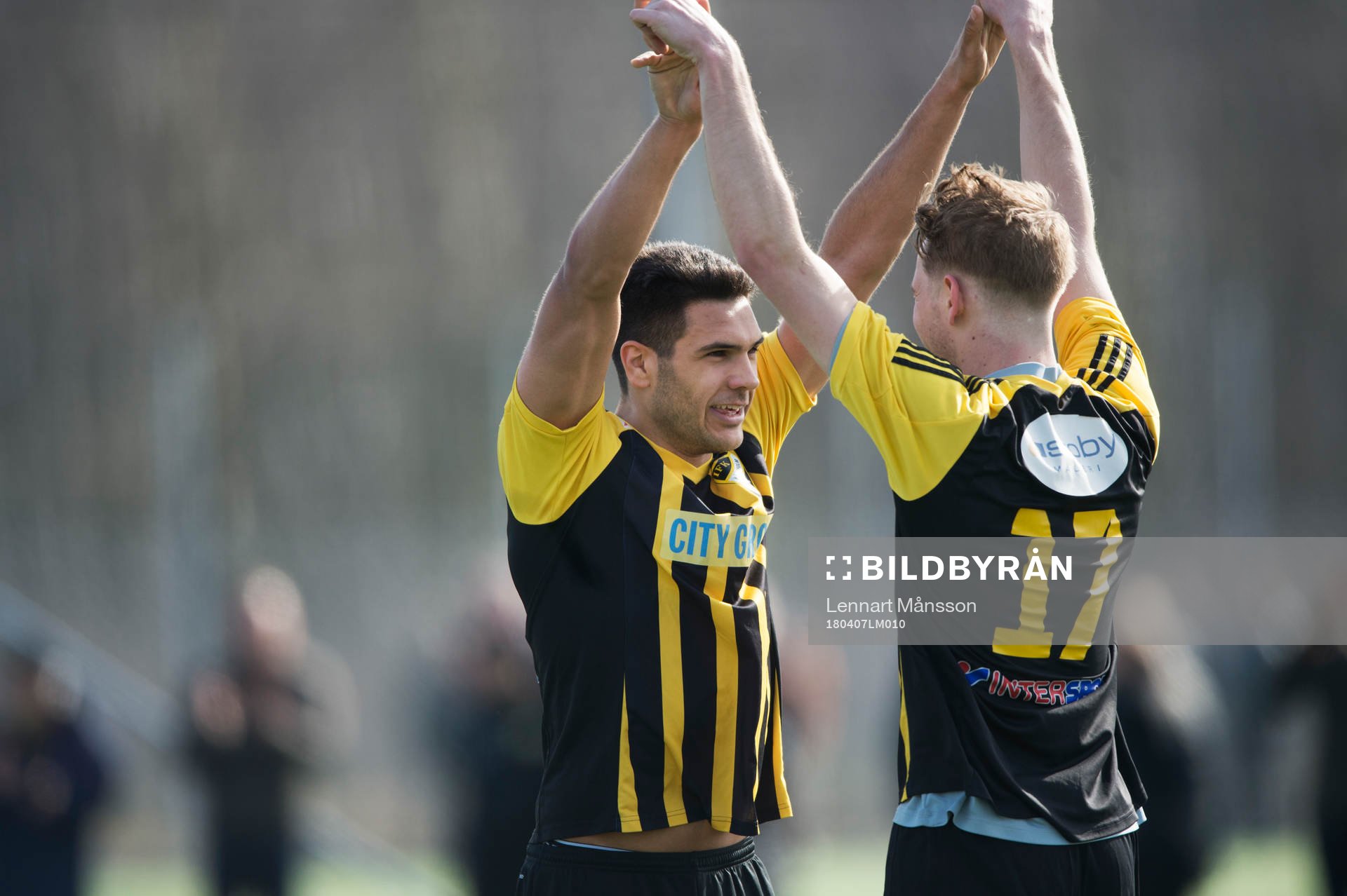 IFK Hässleholms Filip Ranmo har gjort mål och jublar