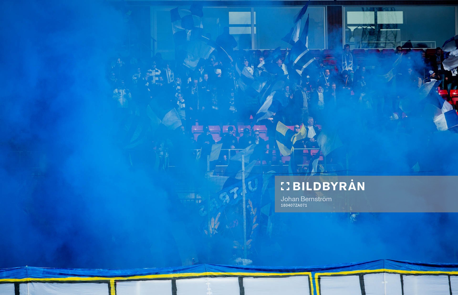 Norrköpingsklacken kör ett stort tifo