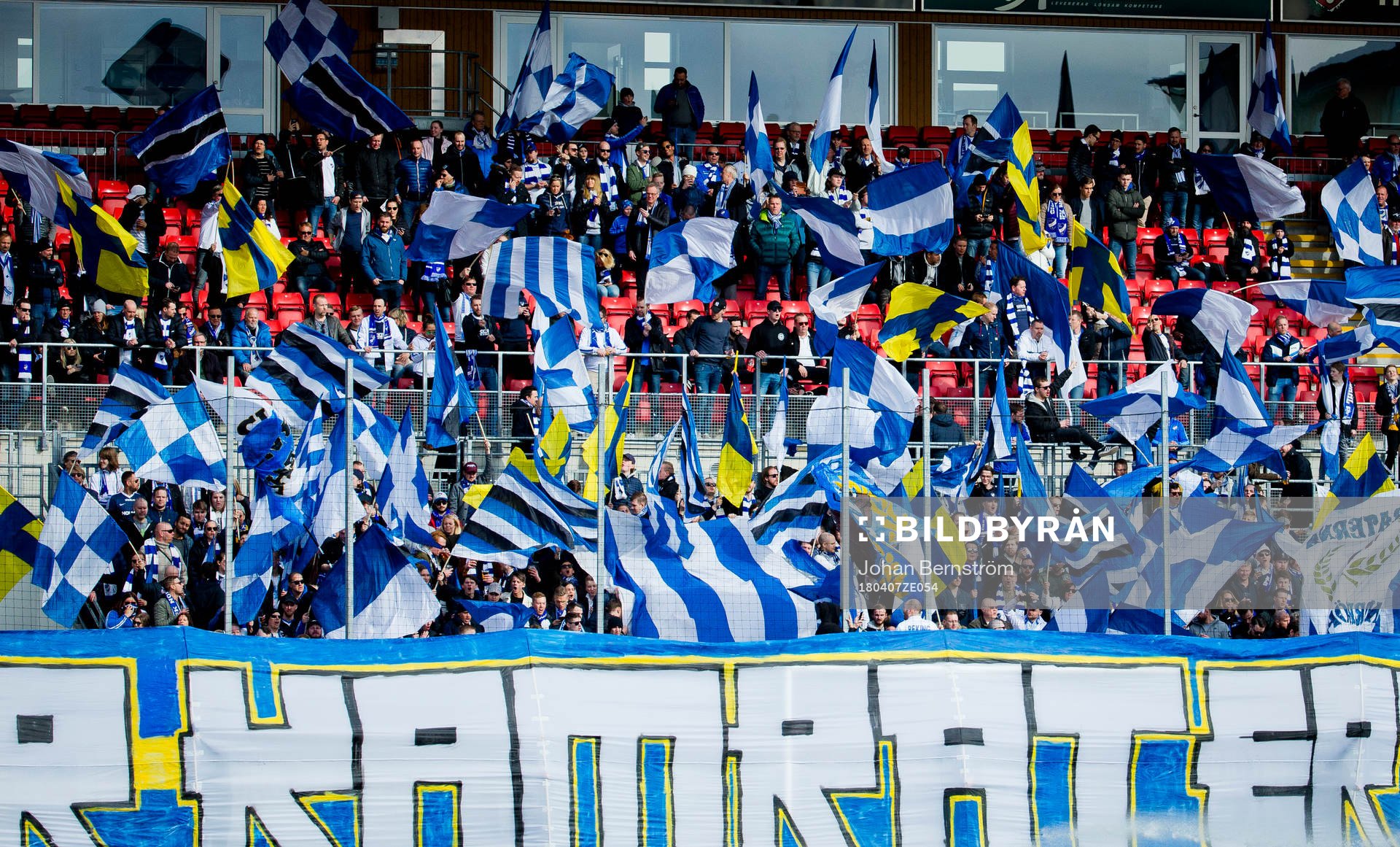 Norrköpingsklacken kör ett stort tifo