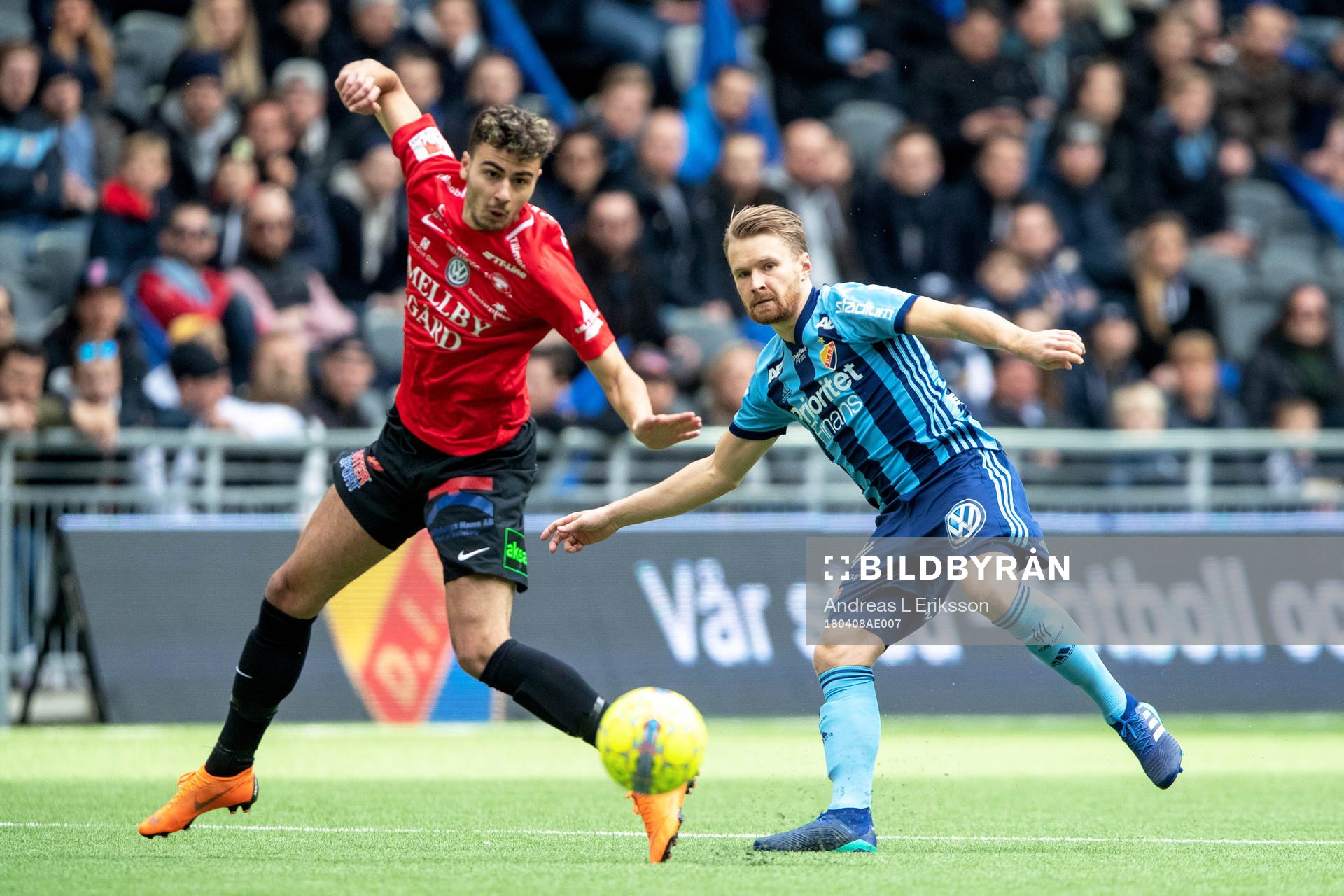 Trelleborgs Deniz Hümmet och Djurgårdens Jacob Une Larsson