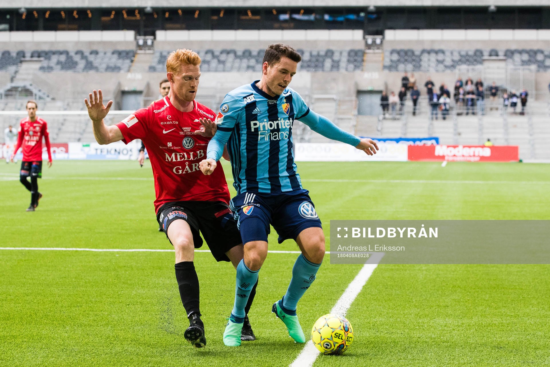 Trelleborgs Lasse Nielsen i kamp om bollen med Djurgårdens Kerim Mrabti under fotbollsmatchen i Allsvenskan mellan Djurgården och Trelleborg den 8 april 2018 i Stockholm.