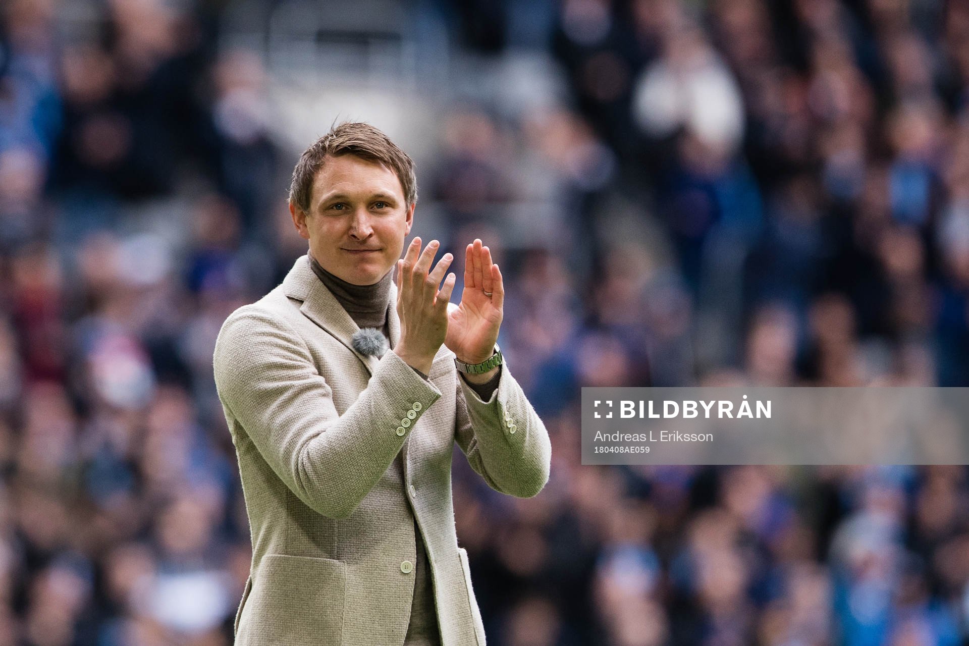 Djurgårdens tidigare spelare Kim Källström uppvaktas