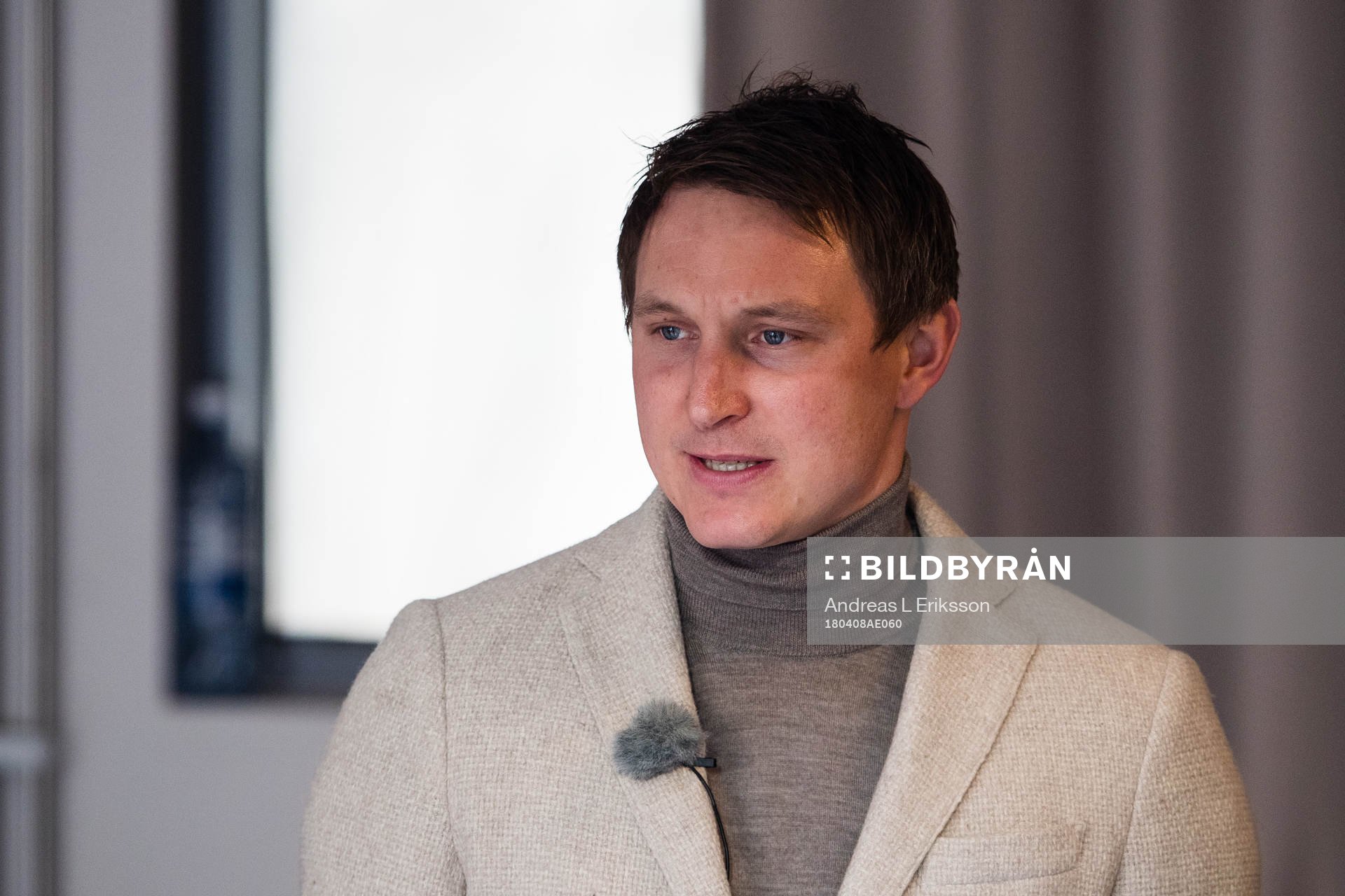 Djurgårdens tidigare spelare Kim Källström väntar på