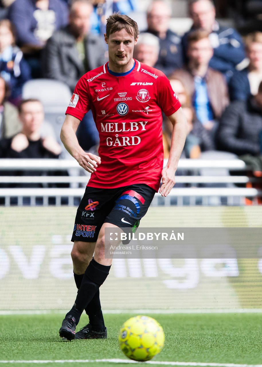 Trelleborgs Anton Tideman med bollen