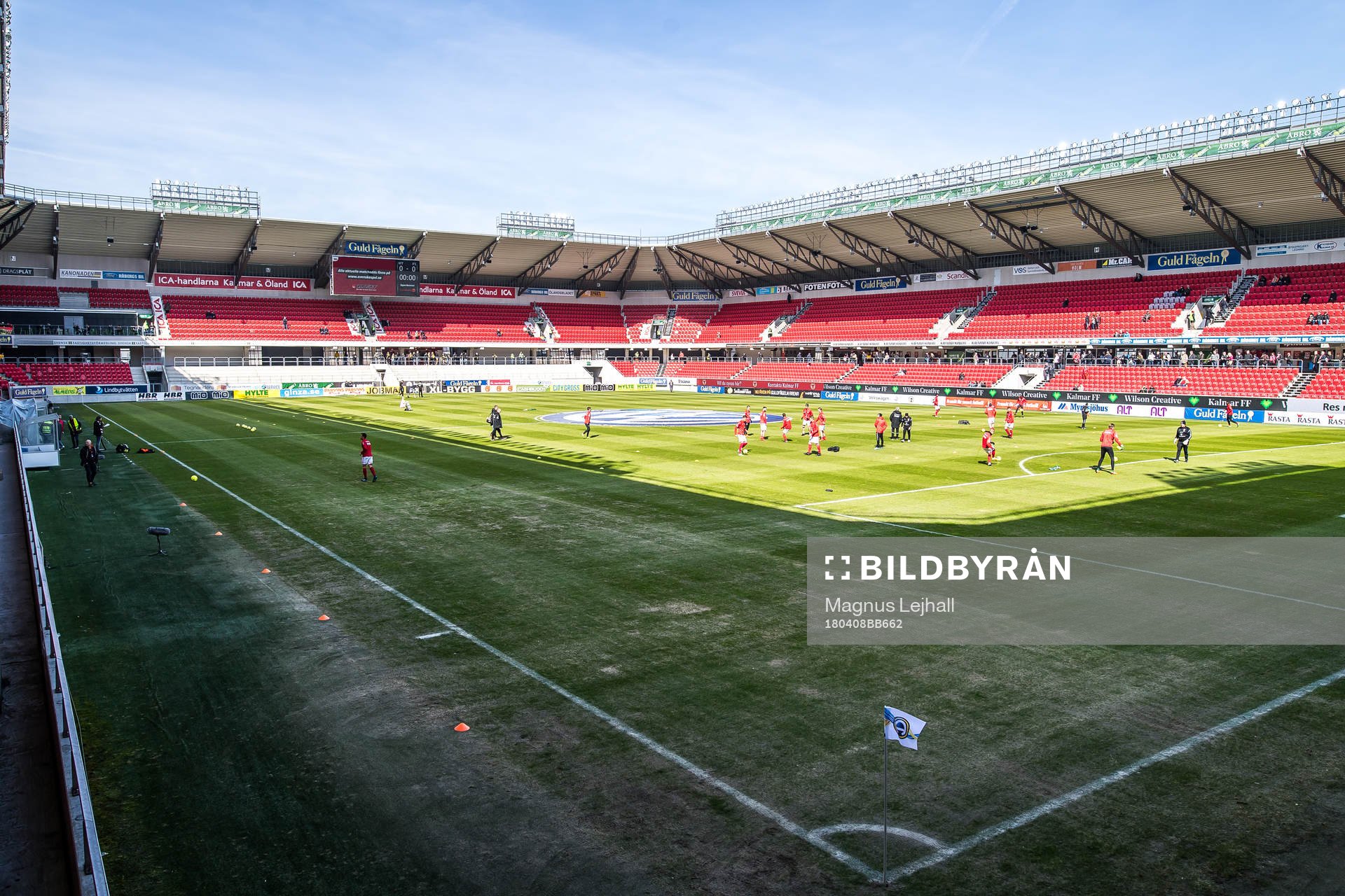 Guldfågeln arena invändigt innan fotbollsmatchen i