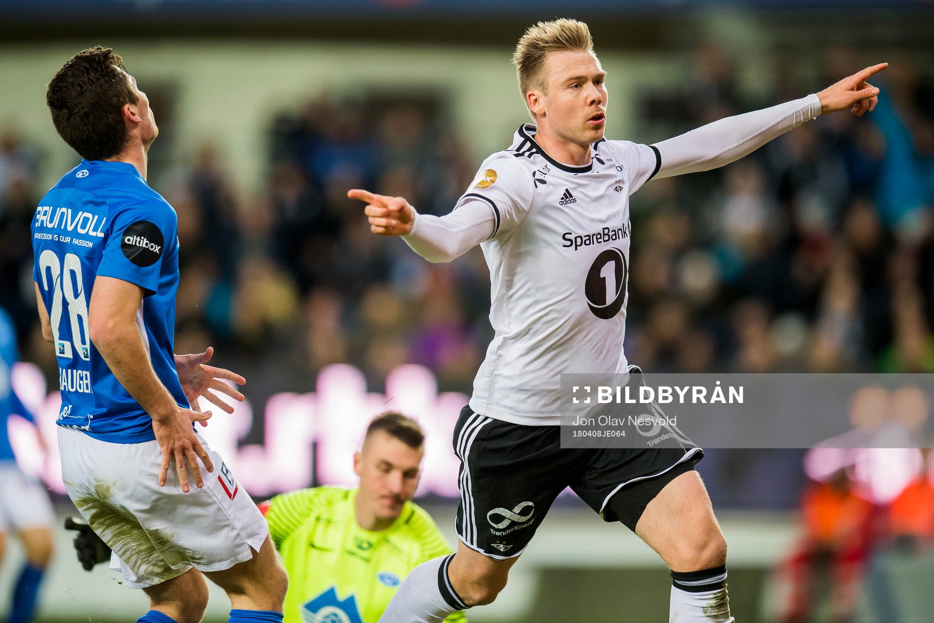 Alexander Toft Søderlund of Rosenborg celebrates