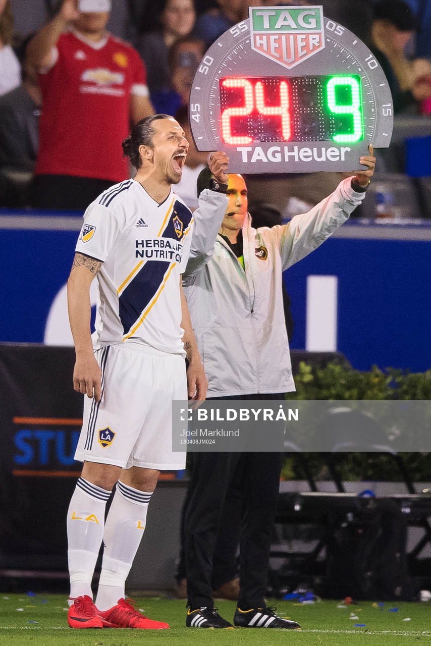 LA Galaxys Zlatan Ibrahimovic byts in