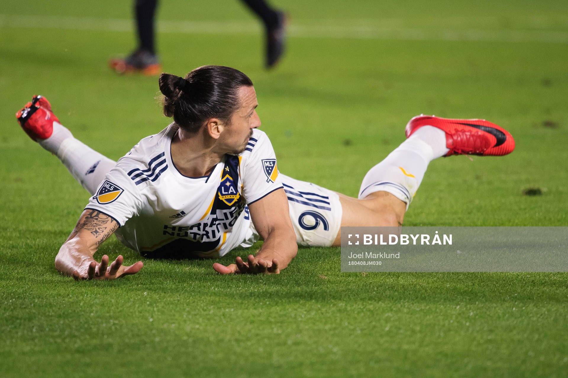 LA Galaxys Zlatan Ibrahimovic under fotbollsmatchen i MLS mellan LA Galaxy och Sporting Kansas City den 8 april 2018 i Los Angeles.