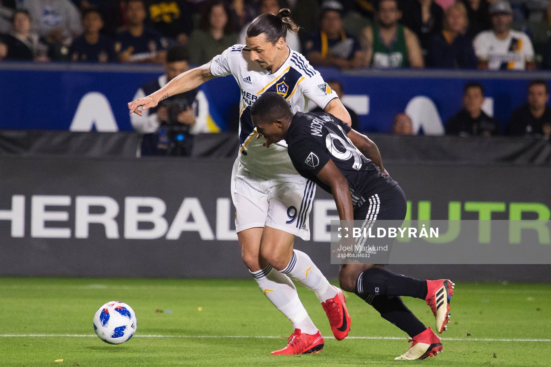 LA Galaxys Zlatan Ibrahimovic och Kansas Jimmy Medranda