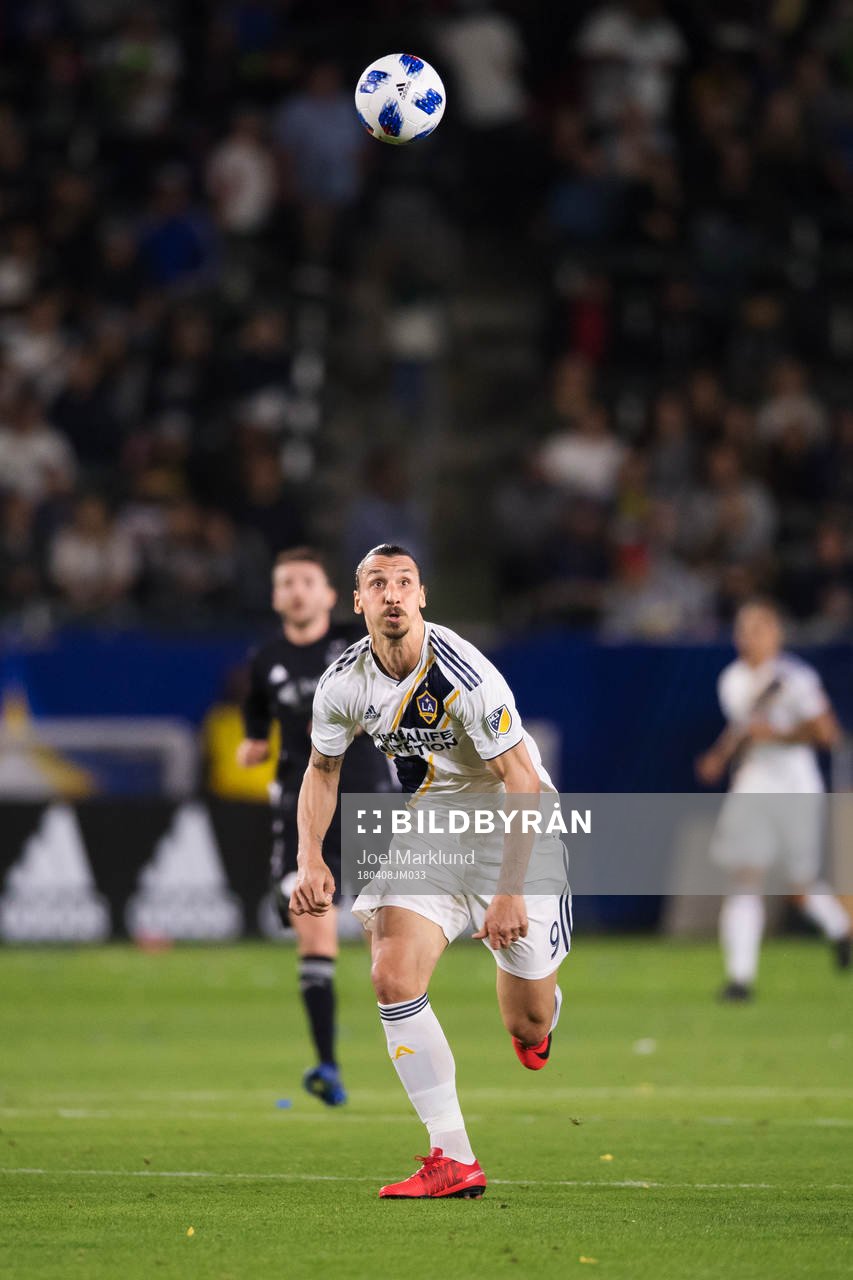 LA Galaxys Zlatan Ibrahimovic under fotbollsmatchen i MLS mellan LA Galaxy och Sporting Kansas City den 8 april 2018 i Los Angeles.