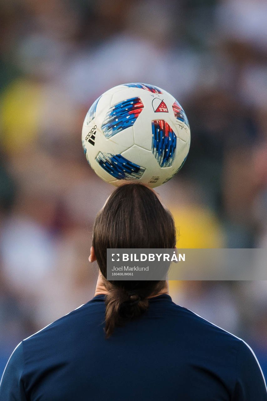 LA Galaxys Zlatan Ibrahimovic värmer upp