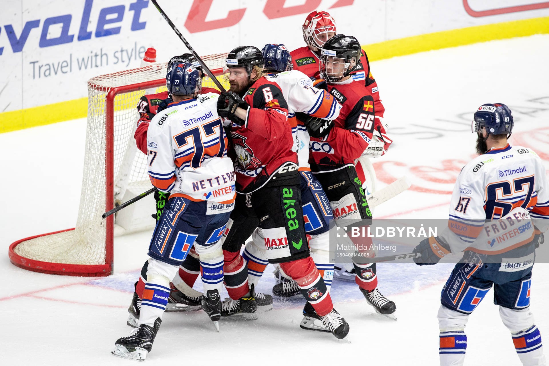 Stöktigt framför Malmö Redhawks målvakt Jonas Gunnarsson