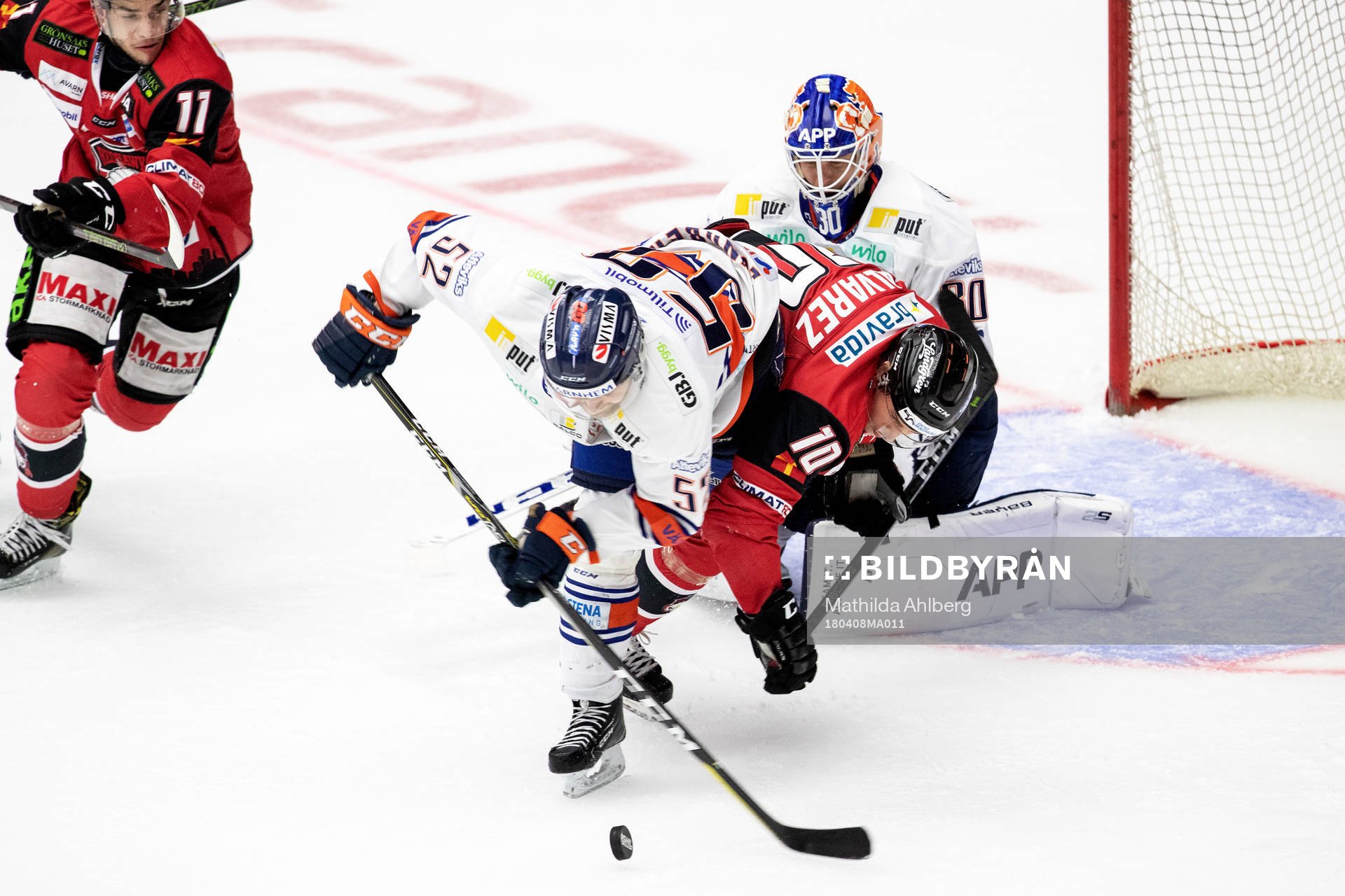 Växjös Arvid Lundberg och målvakt Viktor Fasth och