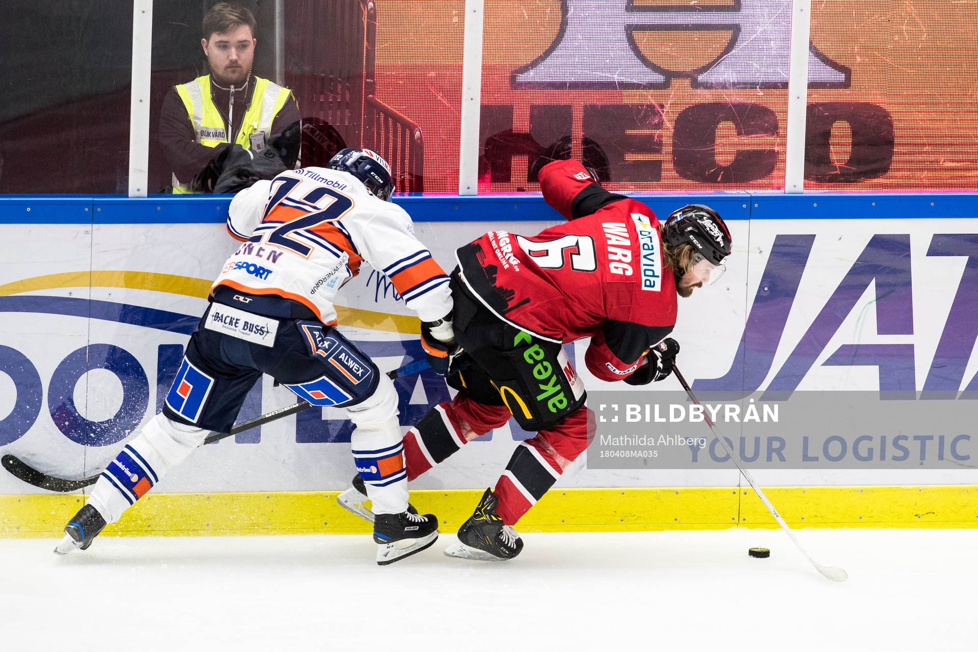 Växjös Janne Pesonen och Malmö Redhawks Stefan Warg