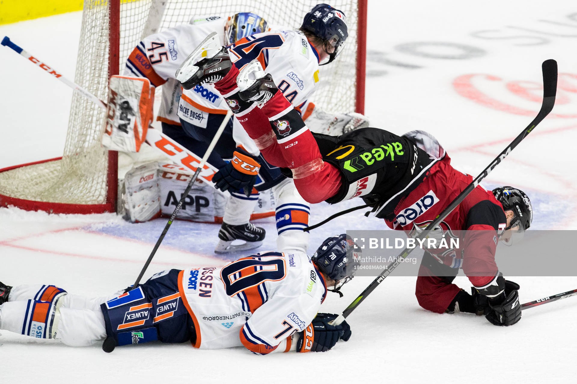 Malmö Redhawks Fredrik Händemark flyger över Växjös