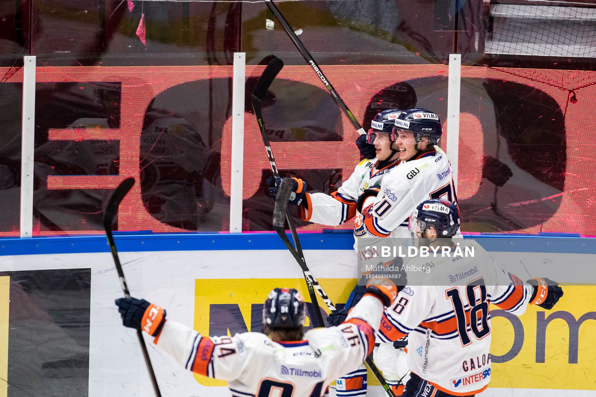 Växjös Elias Pettersson jublar med lagkamrater