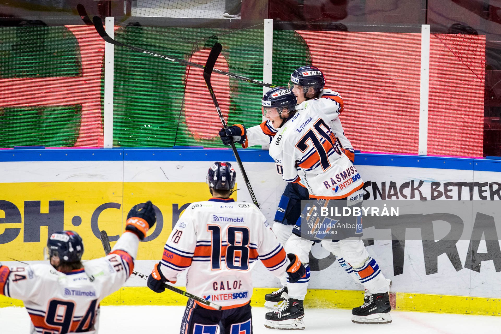 Växjös Elias Pettersson jublar med lagkamrater