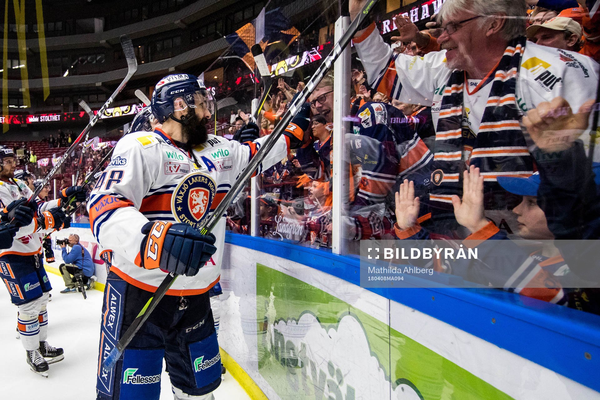 Växjös Daniel Rahimi  jublar med publiken