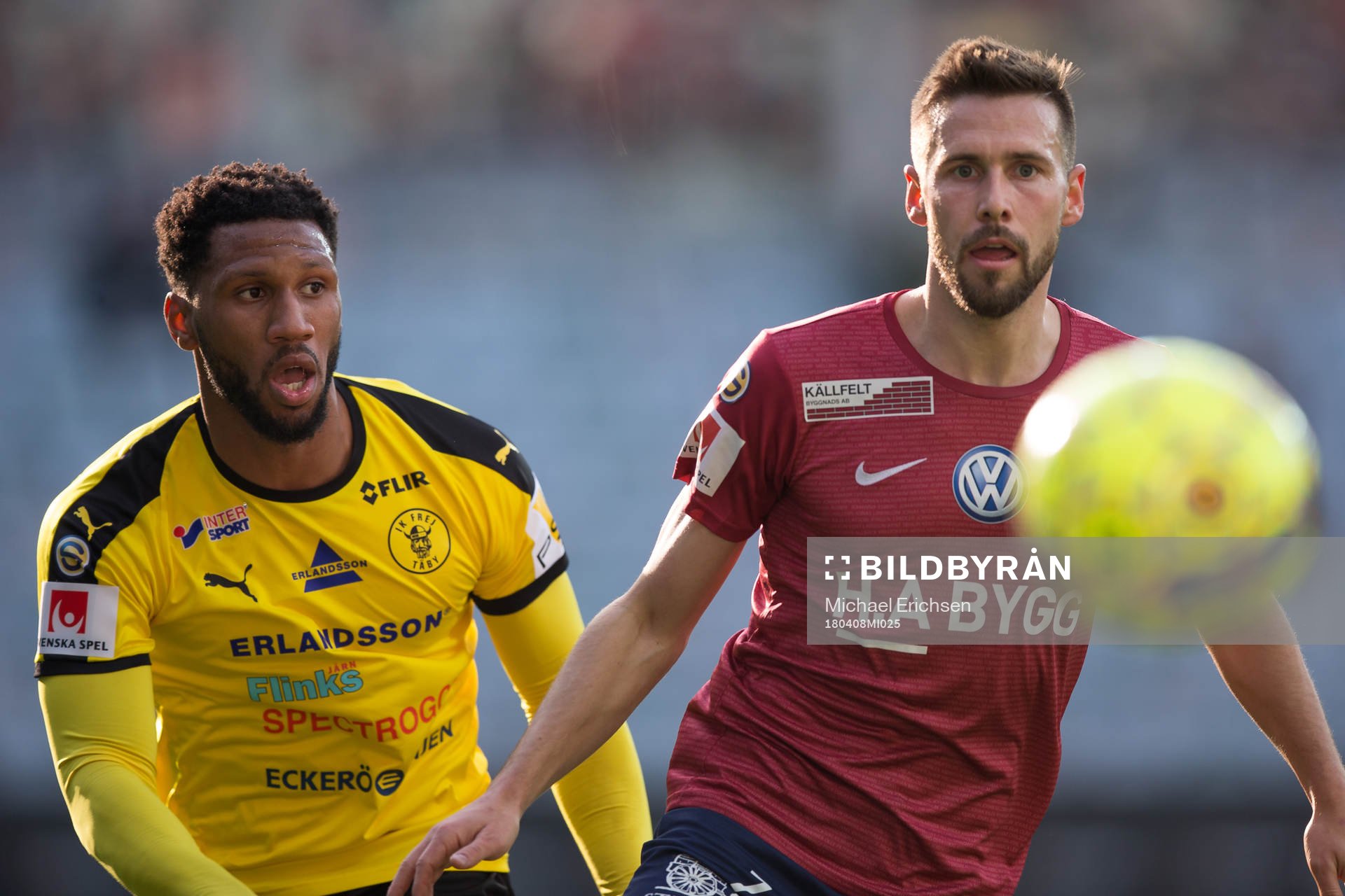 Frejs Alie Sesay och Örgrytes Daniel Sliper under fotbollsmatchen i Superettan mellan Örgryte och Frej Täby den 8 april 2018 i Göteborg.