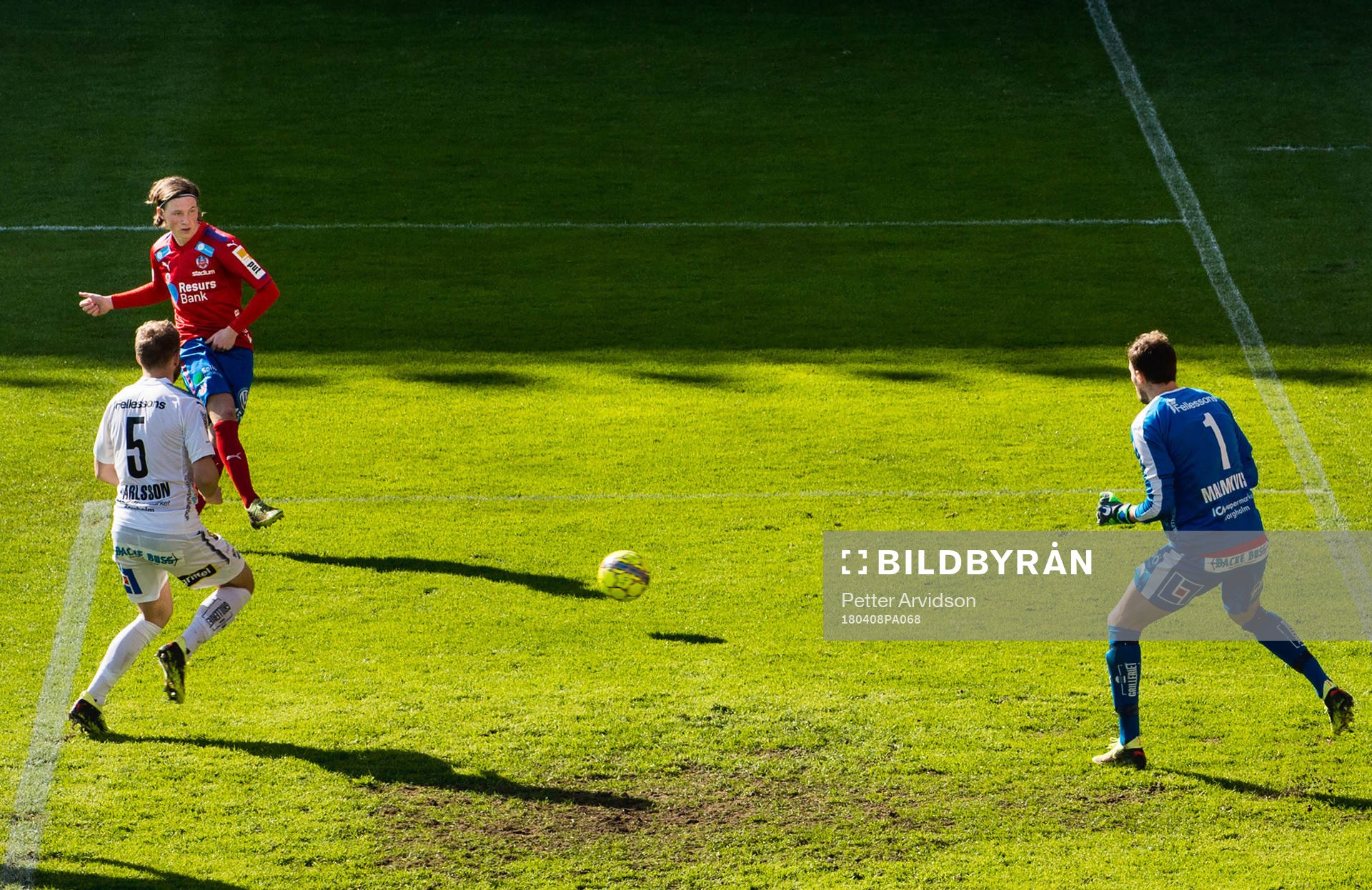 Helsingborgs Max Svensson gör 2-0 förbi Östers Stefan