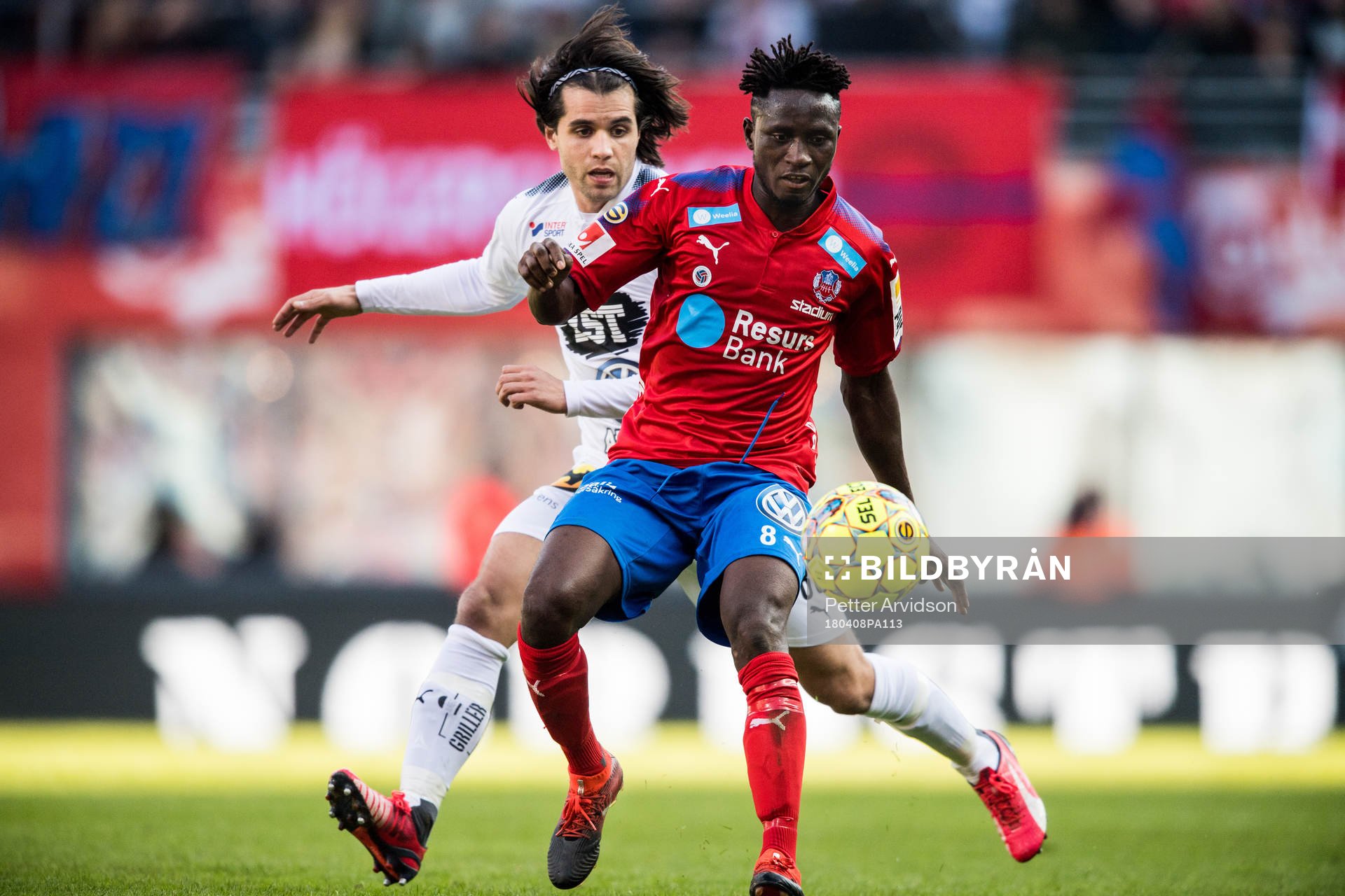 Helsingborgs Mamudu Moro och Östers Lars Mendonca Fuhre
