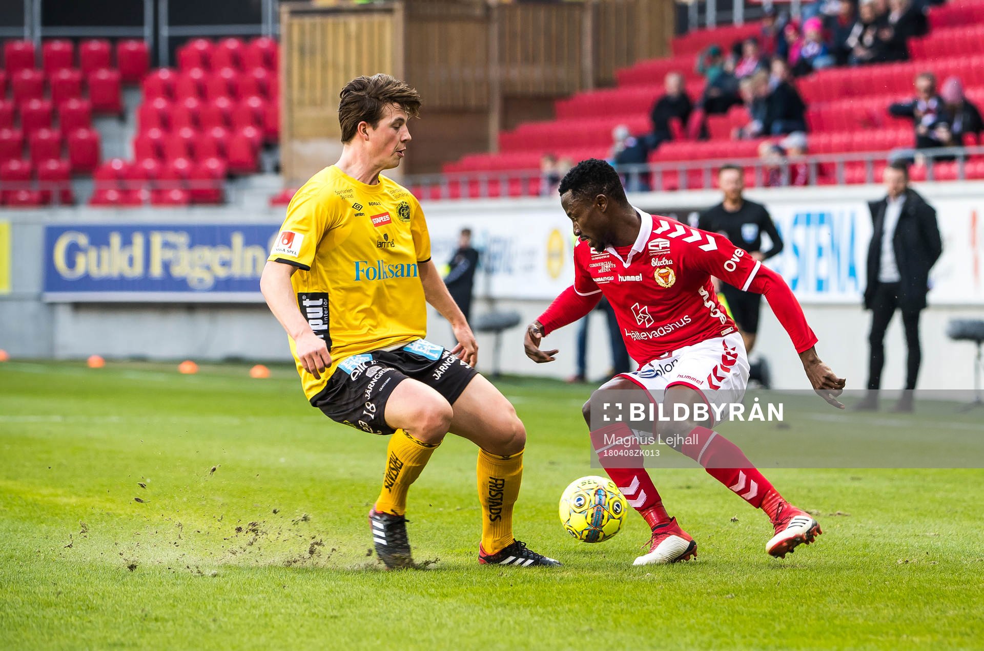 Elfsborgs Simon Olsson  och Kalmars Chima Uche Akas