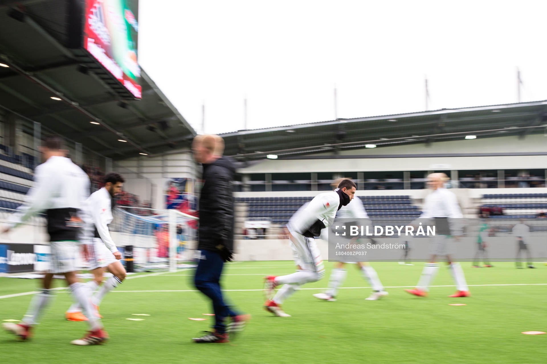 Dalkurds spelare värmer upp