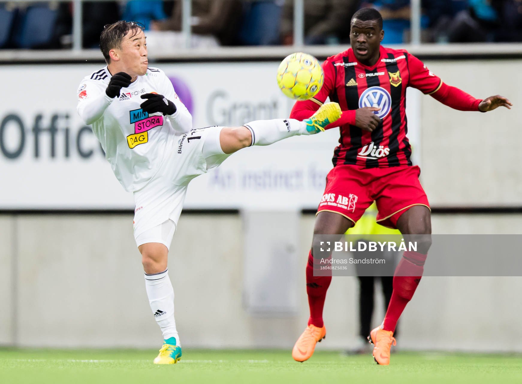 Dalkurds Yukiya Sugita med en klack framför Östersunds