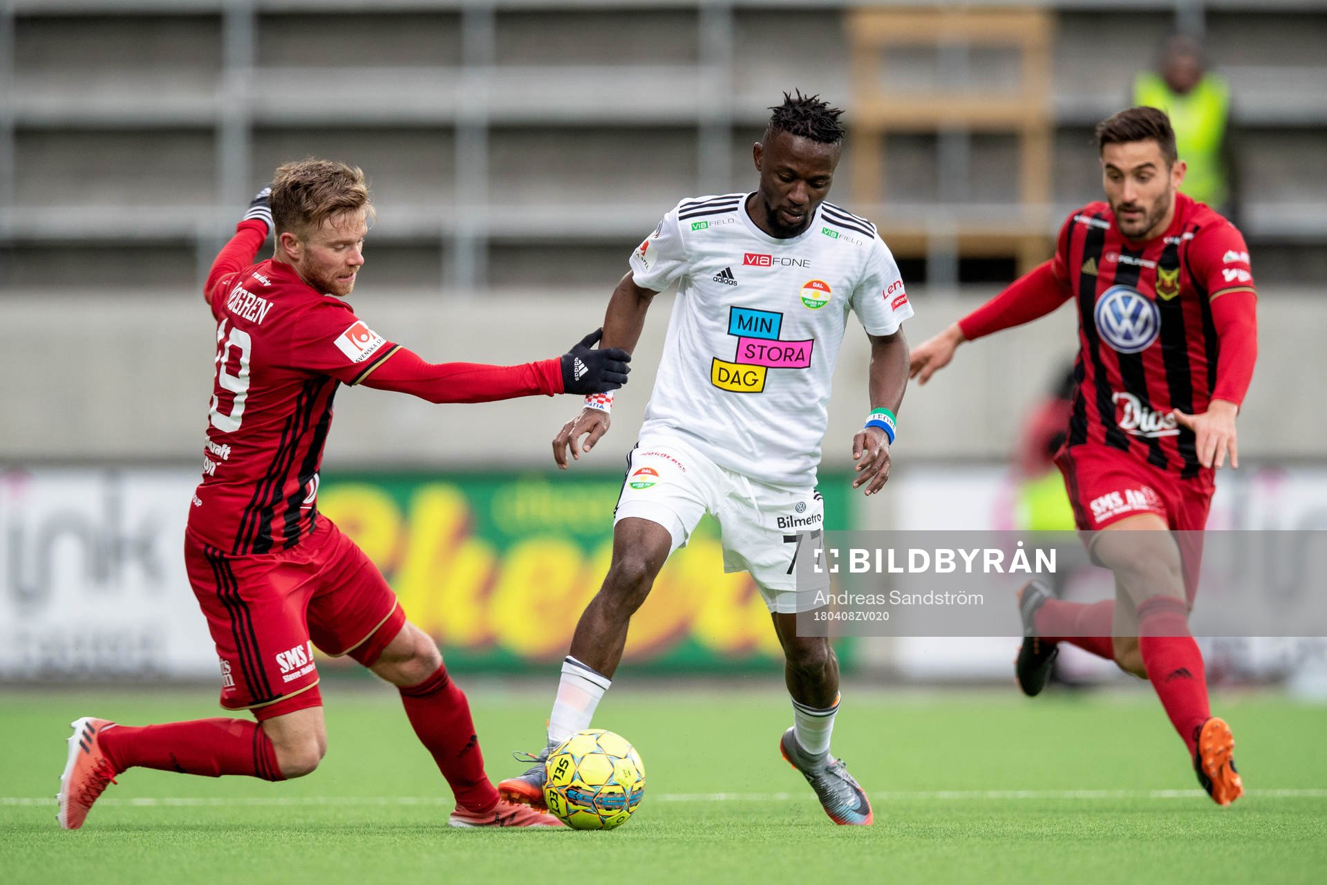 Dalkurds Mohamed Buya Turay och Östersunds Dennis Widgren
