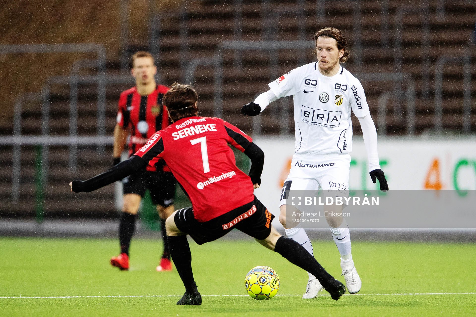 Brommapojkarnas Markus Gustafsson och Häckens Erik Friberg