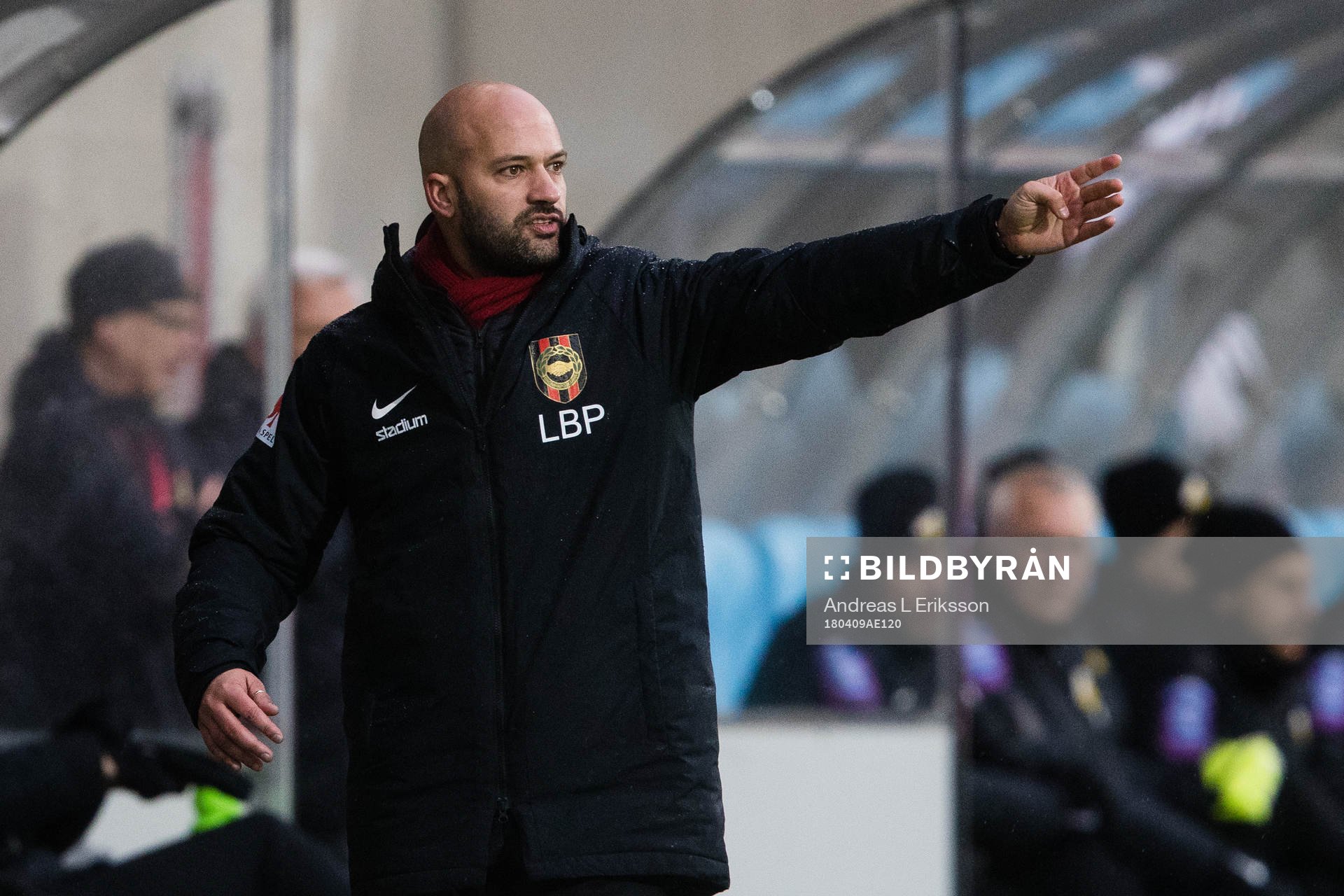 Brommapojkarnas tränare Luis Pimenta under fotbollsmatchen i Allsvenskan mellan Brommapojkarna och Häcken den 9 april 2018 i Stockholm.