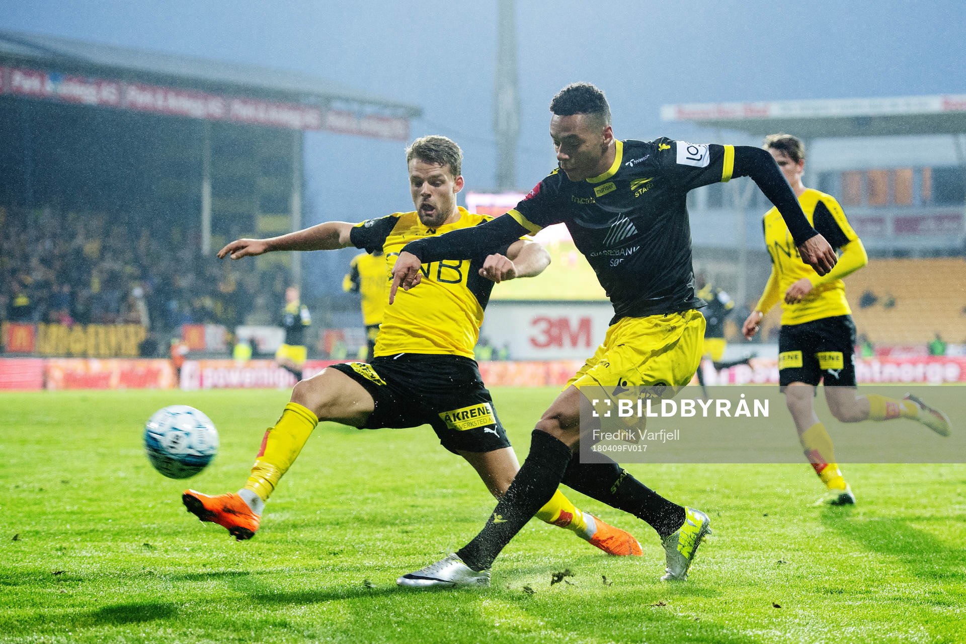 Mats Haakenstad of Lillestrøm and Kevin Kabran of Start