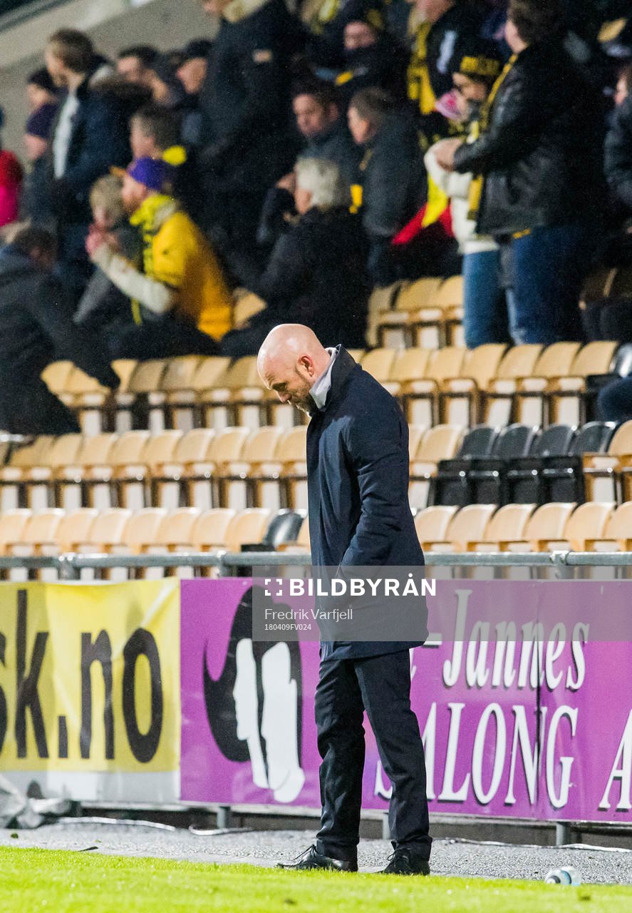 Mark Dempsey, head coach of Start, looks dejected